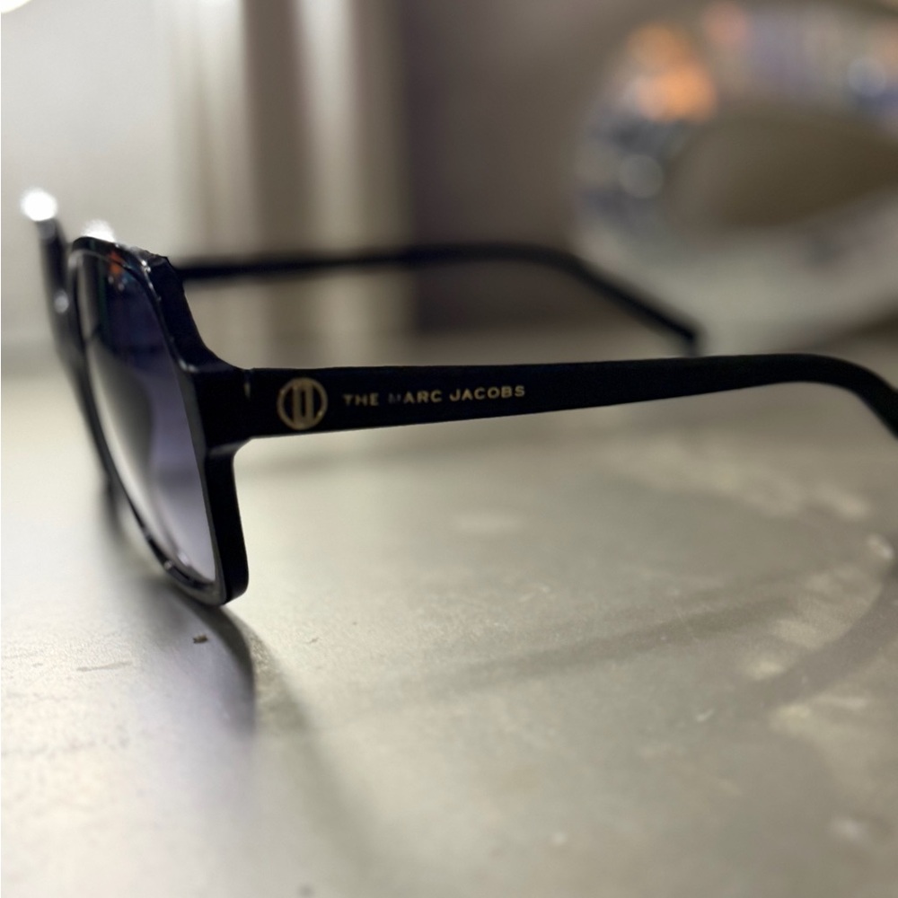 Marc Jacobs Elegant Black Sunglasses